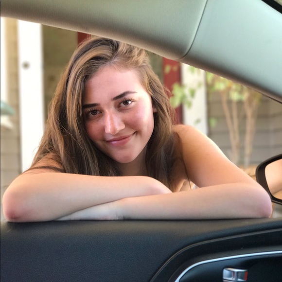 Rachel Locey - Poshmark Profile Picture of Rachel Locey (@rachellocey) on Poshmark