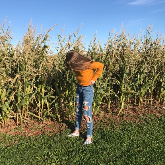 Profile Picture of Brooke Baglole (@brookebaglole) on Poshmark