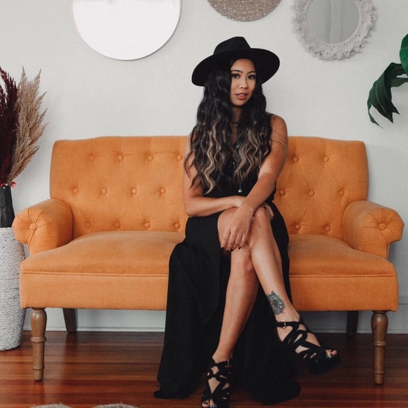 Profile Picture of Leslie Nagai (@leslienagai) on Poshmark