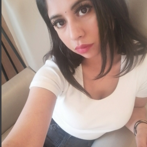 Profile Picture of Vishakha Vishakha (@vishakhastore77) on Poshmark