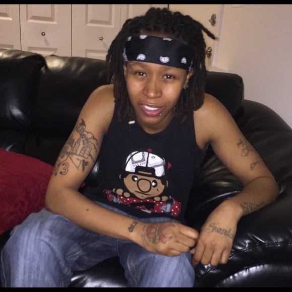 Profile Picture of Lashanda Thomas (@shanie2003) on Poshmark