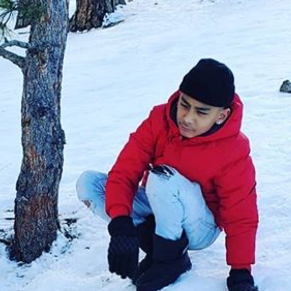 Profile Picture of Moreno Luis (@1take_munchie) on Poshmark