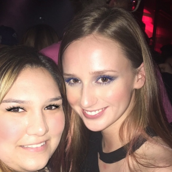 Profile Picture of Lauren Galloway (@laurenkgalloway) on Poshmark