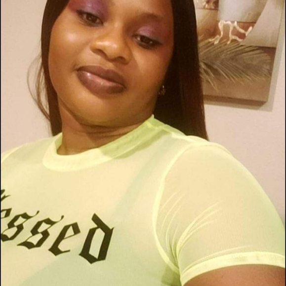 Profile Picture of Shayna garcia Tabatha (@bkatou) on Poshmark