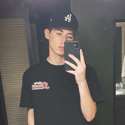 Profile Picture of Logan Chacon (@log4n_74) on Twitter