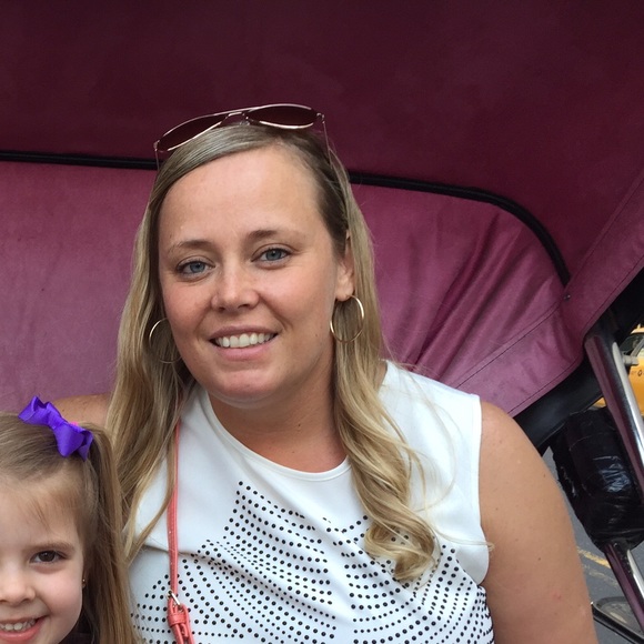 Profile Picture of Kim Perez (@epandkl) on Poshmark