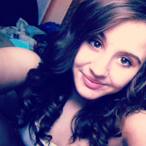 Profile Picture of Kate Vaughn (@kvaughnn) on Poshmark