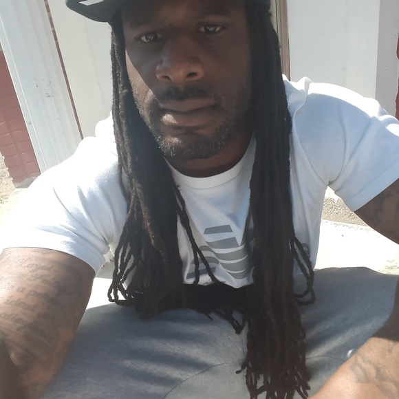 Profile Picture of Jamal Rickenbacker (@mallymall4100) on Poshmark