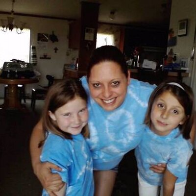 Profile Picture of Kari Howard (@khoward1277) on Twitter