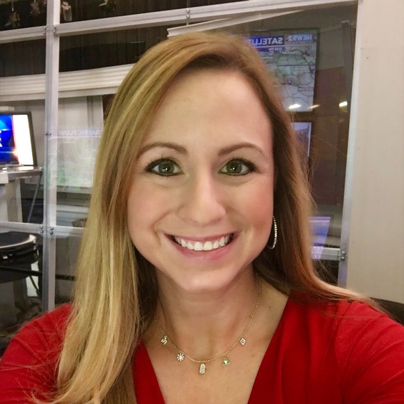 Profile Picture of Danielle Armbrecht (@sky81484) on Poshmark