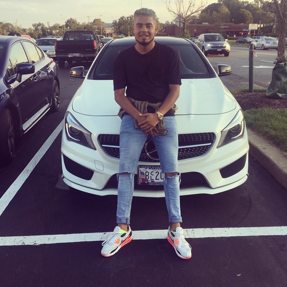 Profile Picture of Walter Gonzalez (@waltergonzalez) on Poshmark