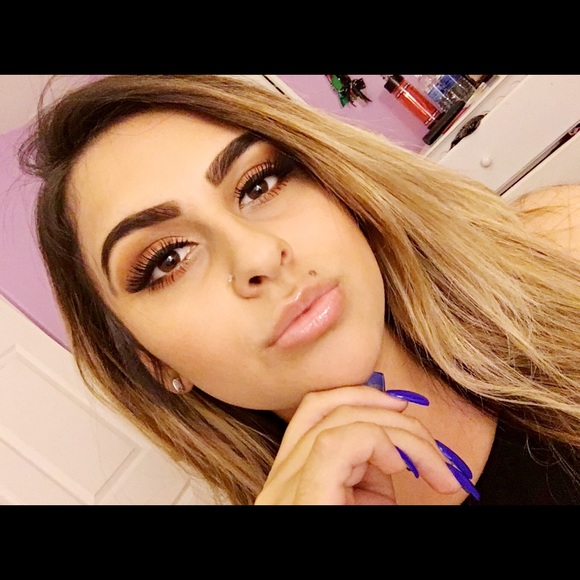 Profile Picture of Paulina Valerio (@paulyvalerio) on Poshmark