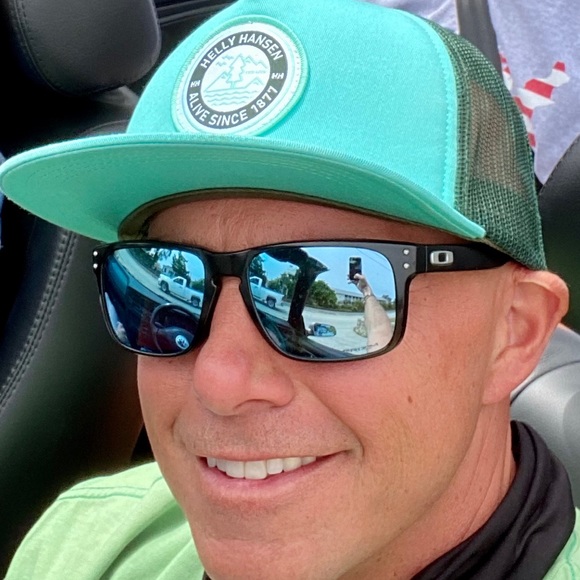 Profile Picture of Kevin Emond (@kevinemond) on Poshmark