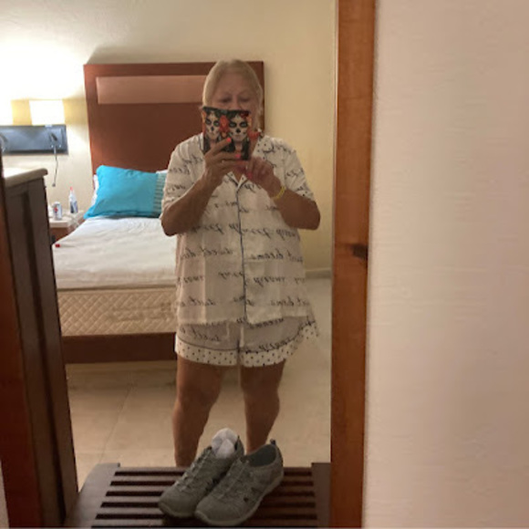 Profile Picture of R Jordan (@rebeca02116) on Poshmark