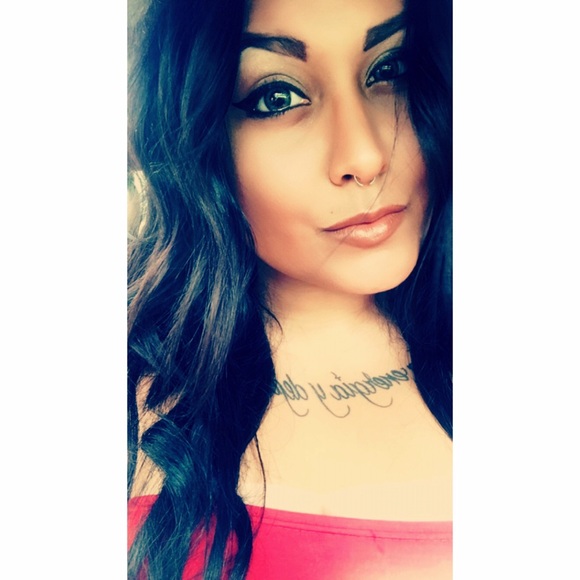 Profile Picture of Brooke Dooms (@brookedooms) on Poshmark