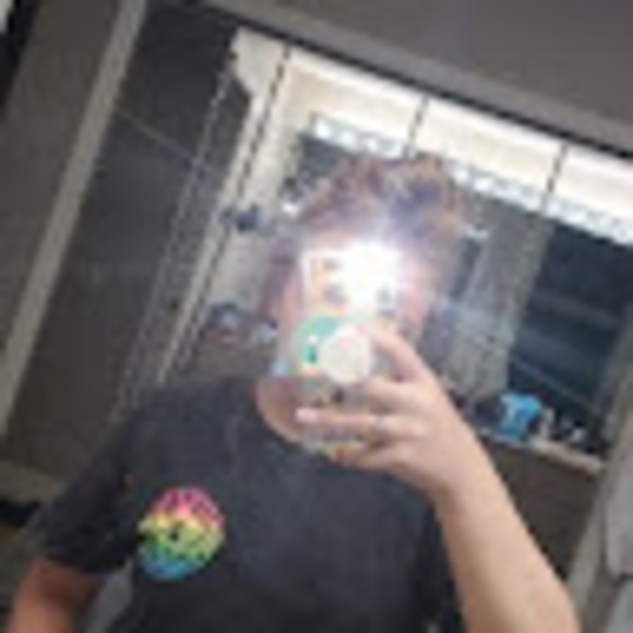 Profile Picture of Destinee Snavely (@snavelydestinee) on Poshmark