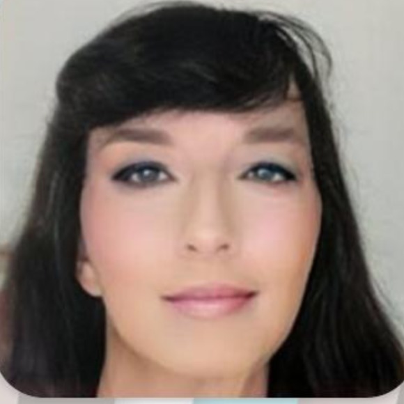 Profile Picture of Leanda Latstetter (@leedee42) on Poshmark