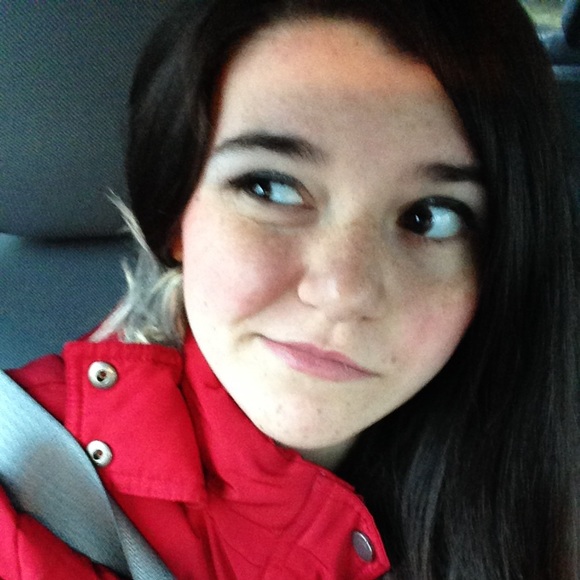 Profile Picture of Ari Deuso (@cubiie) on Poshmark