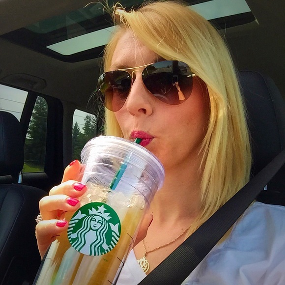 Profile Picture of Chelsea Hinrichsen (@chelseakayeh) on Poshmark