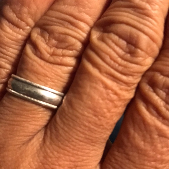 Profile Picture of Milani Macedo (@hayssa) on Poshmark