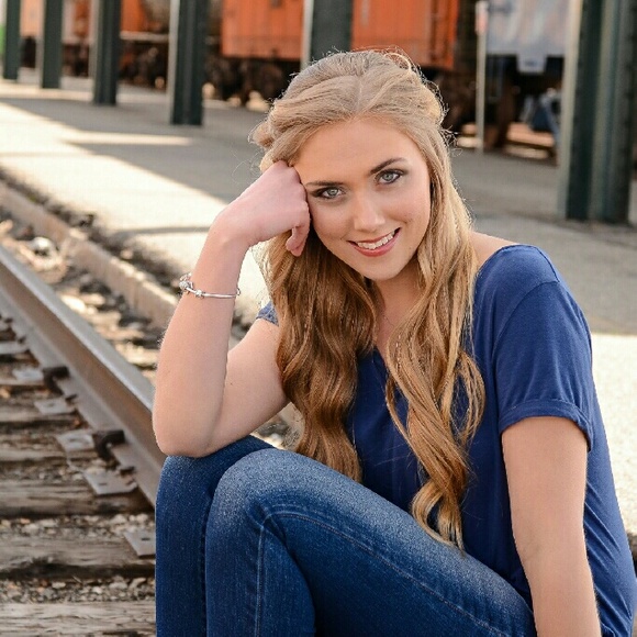 Profile Picture of Jennifer Swenson (@jswenson98) on Poshmark