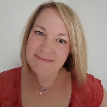 Profile Picture of Robin Erickson (@hikergirlwa) on Twitter