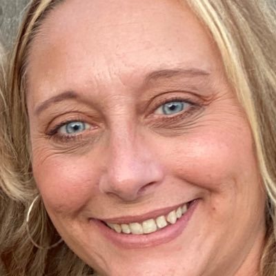 Profile Picture of Carolyn  Murzynowski (@CMurzynowski) on Twitter