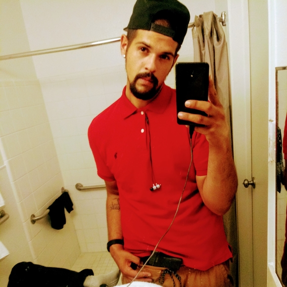 Profile Picture of Nikolas Nikolas (@2k14idgt) on Poshmark