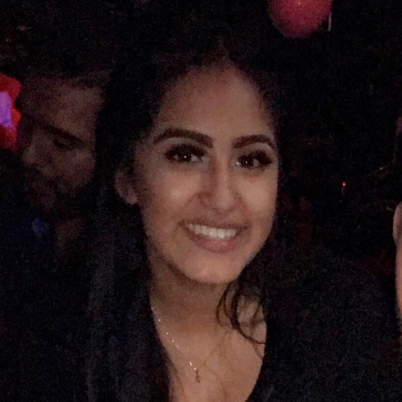 Profile Picture of Lidia Lopez (@lopezlidiaa) on Poshmark