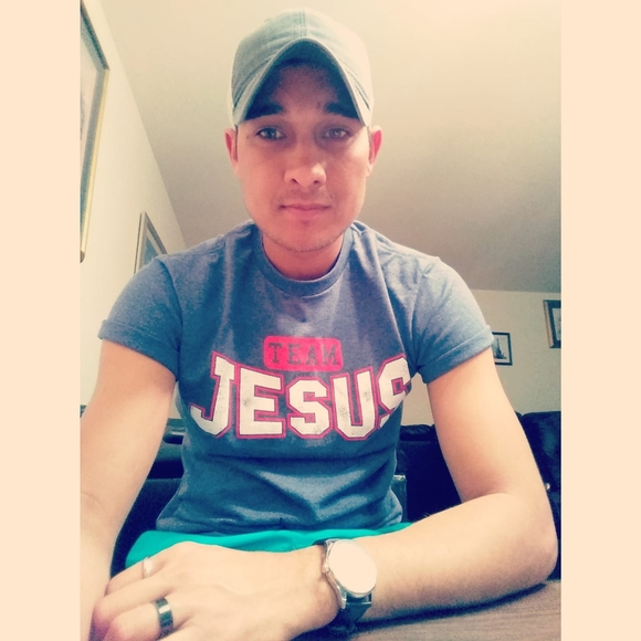 Profile Picture of Julian Jimenez (@julianlacra) on Poshmark