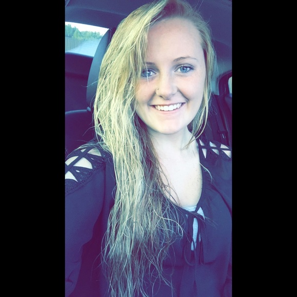 Profile Picture of Maranda Wright (@marandakinsey10) on Poshmark
