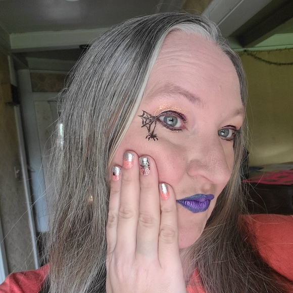 Profile Picture of Christina Glowatz (@cglowatz) on Poshmark