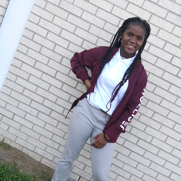 Profile Picture of Mariah Pugh (@mariah_lashea) on Poshmark