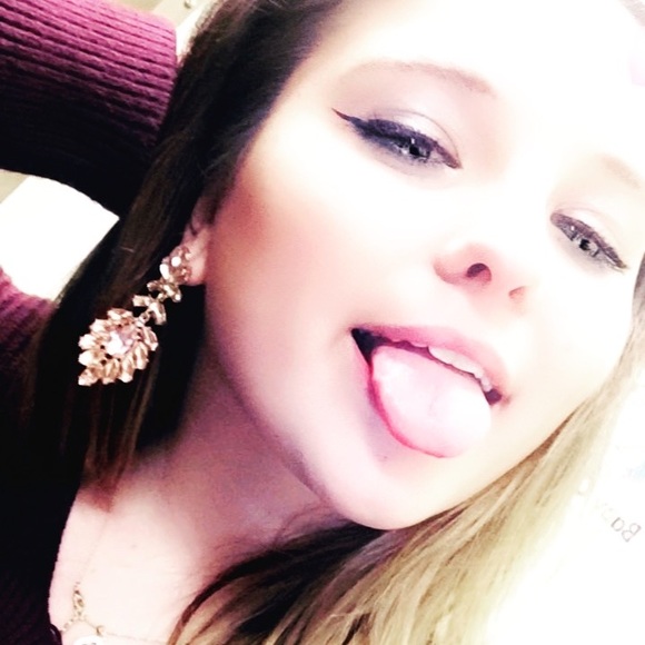 Profile Picture of Amanda Dischler (@dischama19) on Poshmark