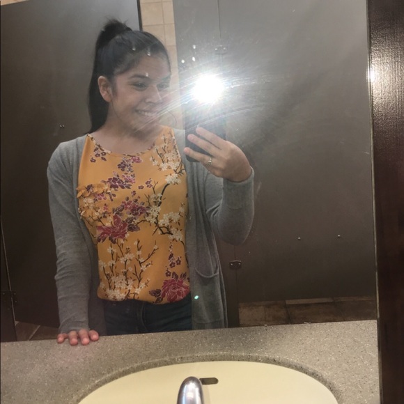 Profile Picture of Cristal Rivera (@xxcristalrxx) on Poshmark
