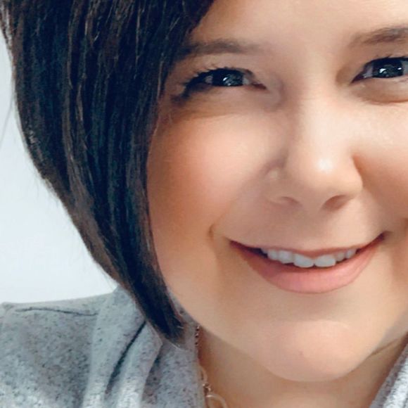 Profile Picture of Kelli Delfosse (@kellidelfosse) on Poshmark