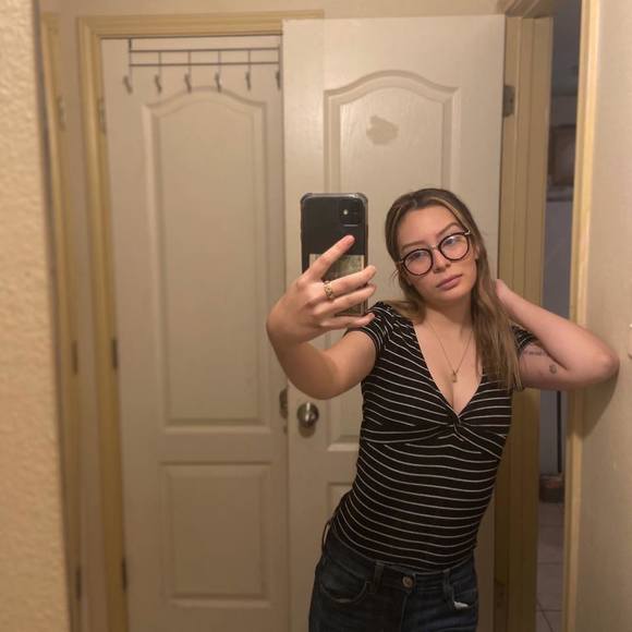 Profile Picture of Iris Navarro (@irisnavarro014) on Poshmark