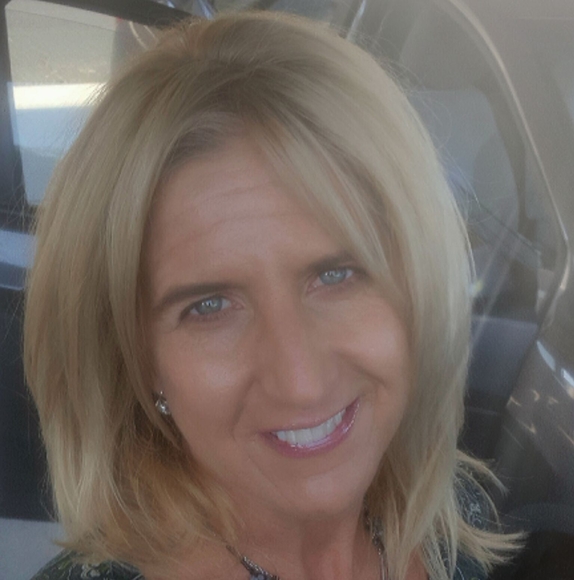 Profile Picture of Dawn Dolan (@auntdawno) on Poshmark