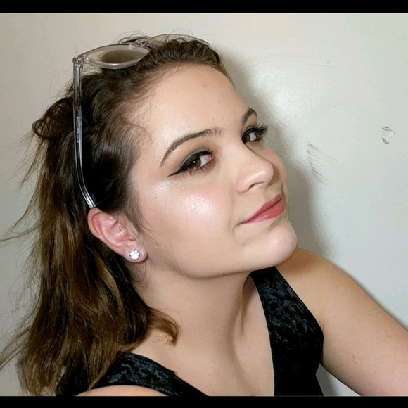 Profile Picture of Emily Marmann (@emily5682) on Poshmark