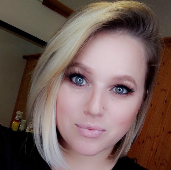 Profile Picture of Kirby Orr (@kirbyanna) on Poshmark