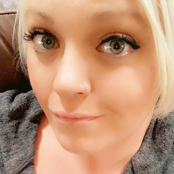 Profile Picture of Amber Van doeselaar (@amberjoyv87) on Poshmark