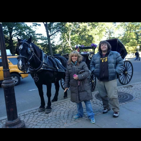 Profile Picture of Rebecca Rollyson (@rdtneo) on Poshmark