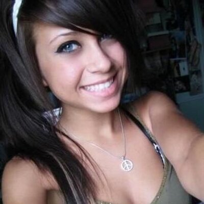 Profile Picture of Margaret Wyatt (@Mia3896) on Twitter