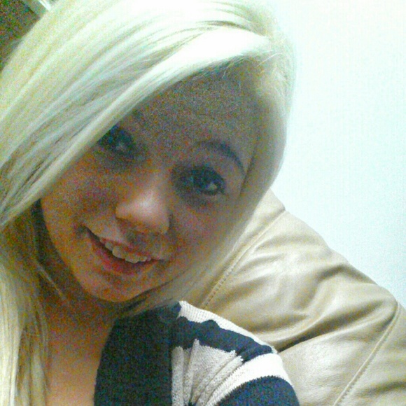 Profile Picture of Brooklin Elsasser (@brooklin0611) on Poshmark