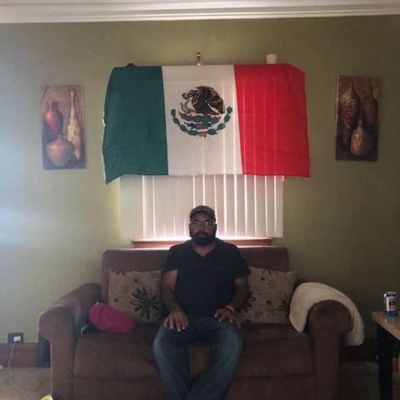 Profile Picture of Luis Perez perez (@luna_deamor) on Poshmark