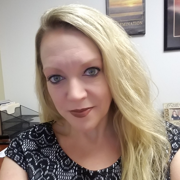 Profile Picture of Susan Fetko (@lilsusieshop) on Poshmark