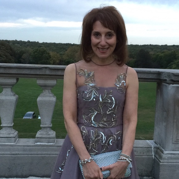 Profile Picture of Mona Benjamin (@monabenjamin) on Poshmark