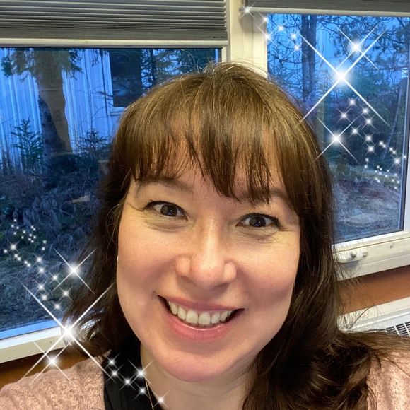 Profile Picture of Evelyn Maloney (@jnumom) on Poshmark