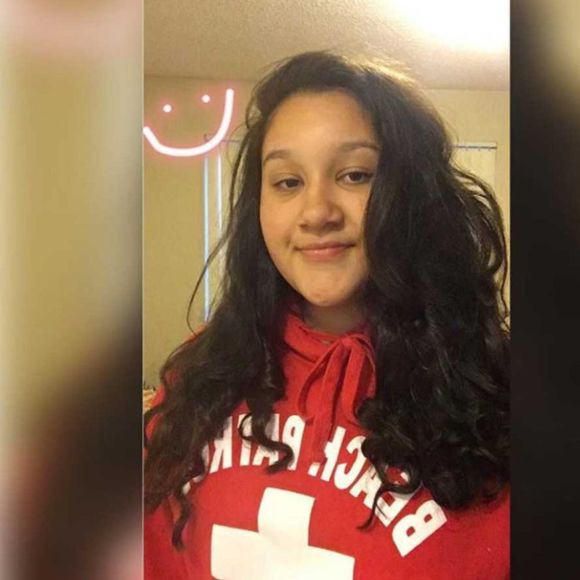 Profile Picture of Lynsey Lobie (@ayelynsey) on Poshmark