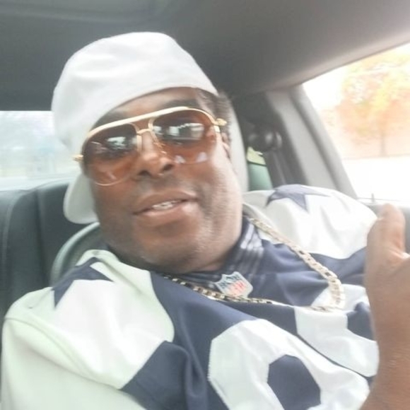 Profile Picture of John Wade (@wadeking155) on Poshmark